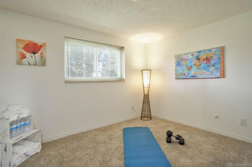 6917 Spruce Dr, Englewood CO 80112-1229 exterior