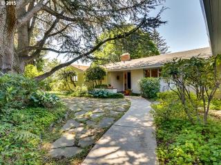 3950 Martins Ln, Portland, OR 97239-1459