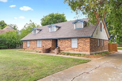 505 Bond St, Whitewright, TX 75491-2210