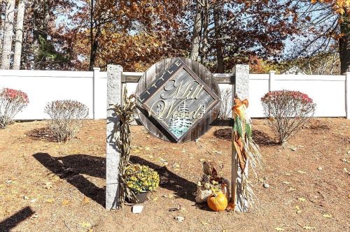 42 Christopher Dr, Sandown NH  03873-2540 exterior