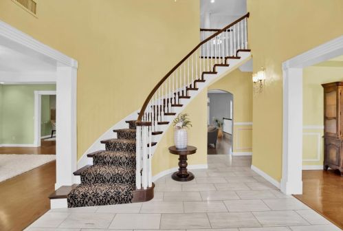 1156 Sugarbush Dr, Vista CA 92084-7464 exterior