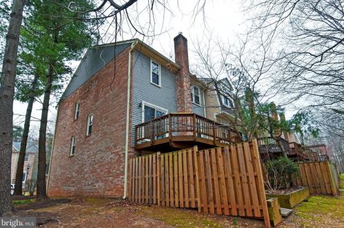 7833 Painted Daisy Dr, Springfield VA  22152-3850 exterior