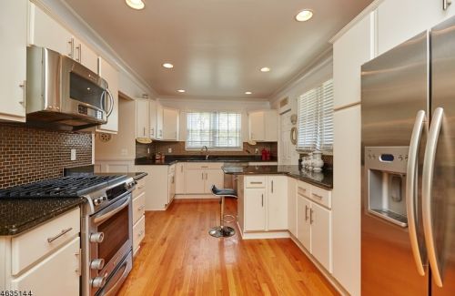 1 Sutherland Rd, Montclair, NJ 07042-2442