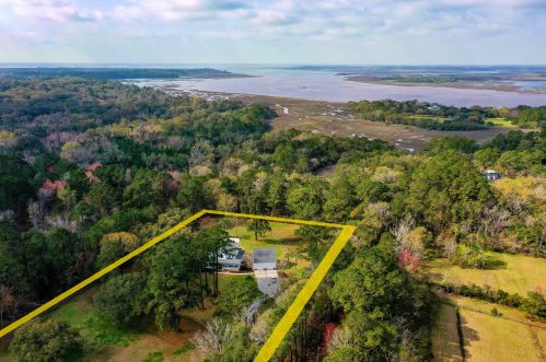1415 Martins Point Rd, Wadmalaw Is, SC 29487-6927