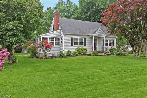 282 River Rd, Millington, NJ 07946-1335
