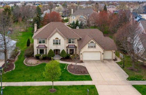2212 Sable Oaks Dr, Naperville, IL 60564-5668