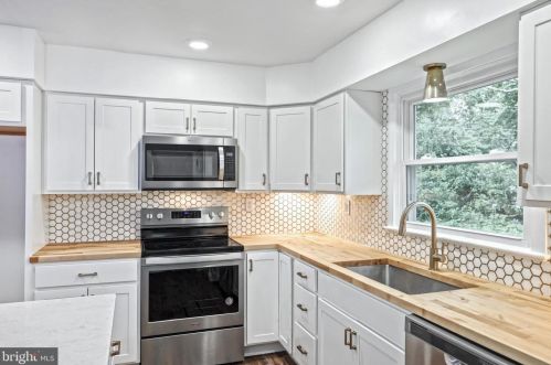 173 Strathcona Dr, York PA  17403-3830 exterior