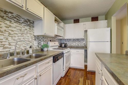 1681 Hickory Hill Dr, Saint Paul MN  55122-2527 exterior