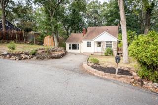 8 Hillview Ter, Parsippany, NJ 07834-2305