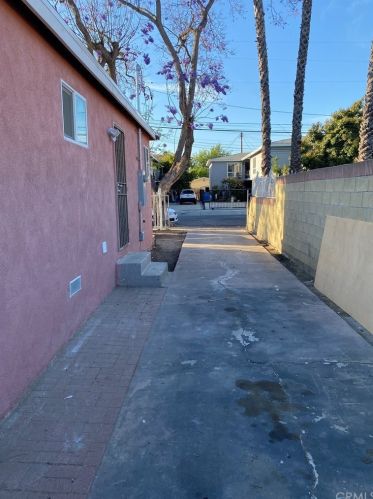 132 Caldwell St, Compton CA  90220-4807 exterior