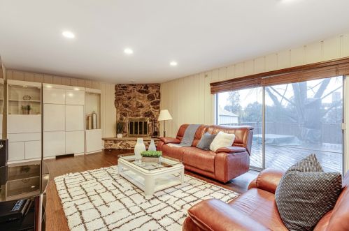 1020 Summit Dr, Bannockburn IL  60015-1823 exterior