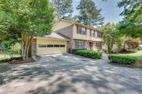 2970 Marlin Cir, Atlanta GA  30341-5118 exterior