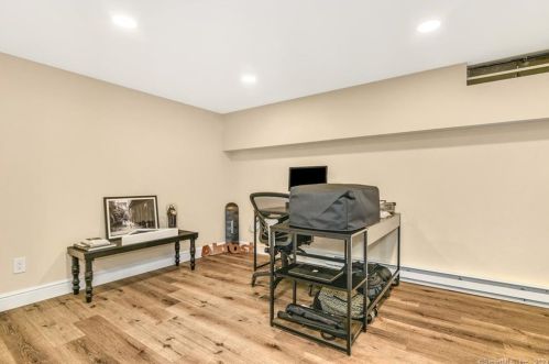 31 Hollow Tree Pl, Wilton CT  06897-2314 exterior