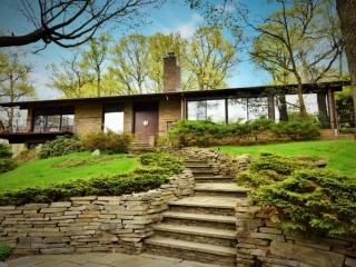 40 Wood Rd, Tenafly, NJ 07670-1141