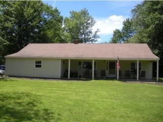 64 High St, Epping, NH 03042-2413