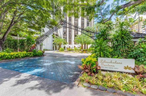 300 Wai Nani Way, Honolulu HI  96815-3961 exterior