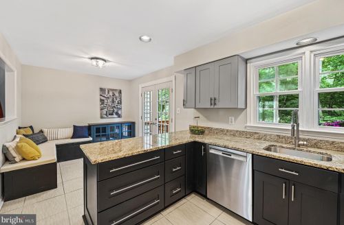 11760 Great Owl Cir, Herndon VA  20194-1169 exterior