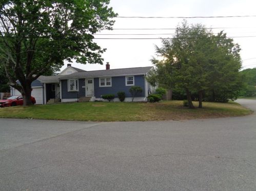 5 Monterey Rd, Warwick, RI 02889-4910