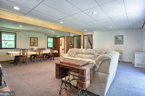 2122 Walnut Bottom Rd, Carlisle PA 17015-9122 exterior