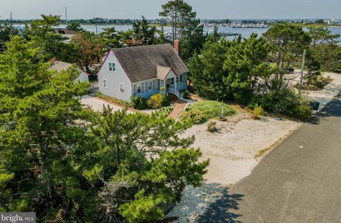 24 12th St, Barnegat Light, NJ 08006-1412