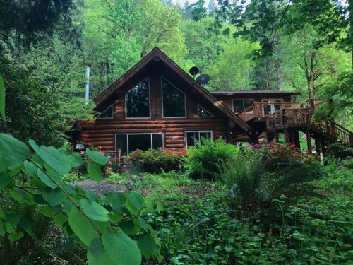 90912 Leashore Dr, Finn Rock, OR 97488-9701