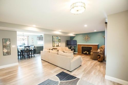 35 Shadbush Rd, Warwick, RI 02888-6117