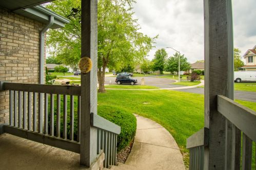 717 Harrison Ct, Crete, IL 60417-2884