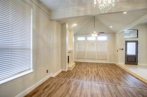 2007 Larkspur Dr, Carrollton TX  75010-4040 exterior