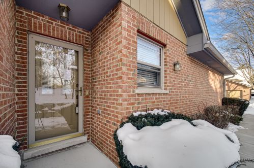 206 Faith Ct, Hanover Park, IL 60108-2927