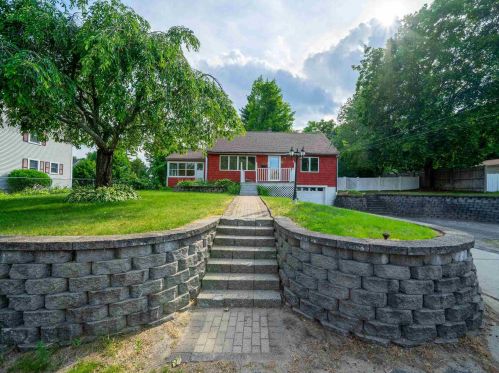 9 Fenway St, Derry, NH 03038-2107
