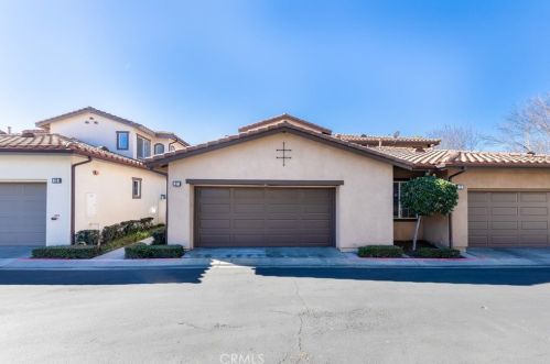 37 Secret Gdn, Irvine CA  92620-4804 exterior