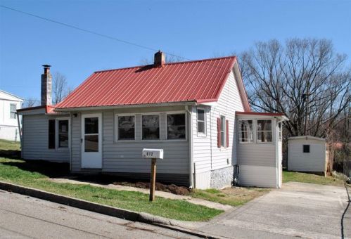 612 Hickory Ave, Snowville, VA 24301-4812