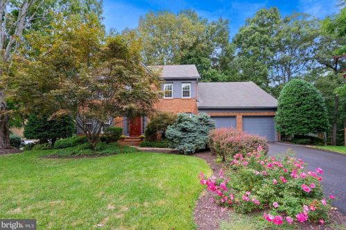 7829 Belleflower Dr, Springfield, VA 22152-3122