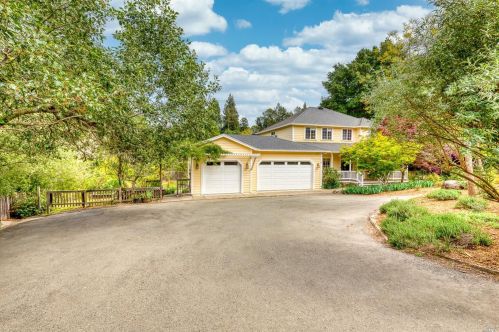 885 1st St, Sebastopol, CA 95472-4125