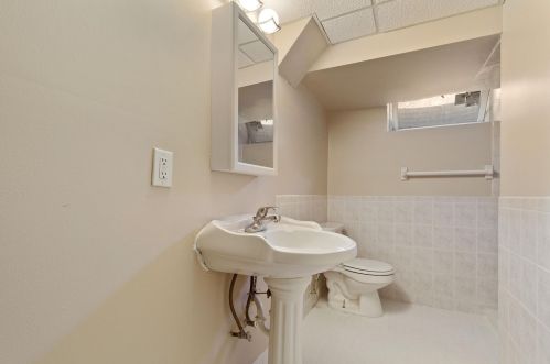 1086 Highview Dr, Saint Paul MN  55112-2418 exterior