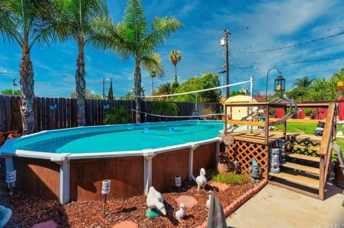 10075 Hedrick Ave, Riverside CA  92503-2377 exterior