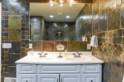 2777 Hedgewood Dr, Atlanta GA  30311-1231 exterior