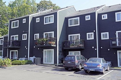 22 Dr Martin Luther King Jr Dr, Norwalk CT  06854-2741 exterior