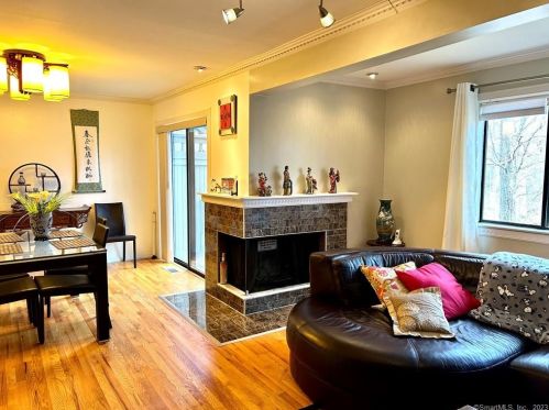 10 Edgehill Ct, Woodbury, CT 06798-3226