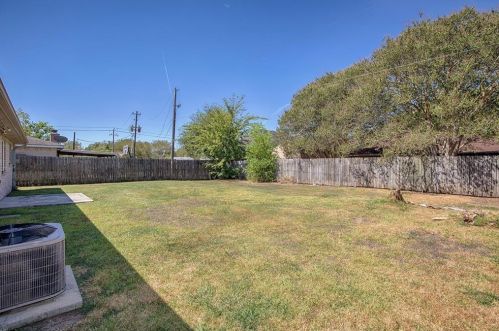 2212 Mockingbird Ln, Morgans Point TX 77571-2542 exterior