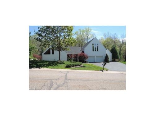 320 Rainbows End, Aurora, OH 44202-8030