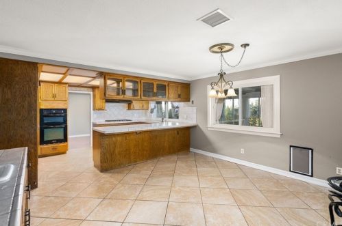 15740 Rancho Viejo Dr, Riverside CA  92506-5820 exterior