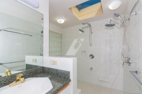 4611 Farmers Rd, Honolulu HI  96816-5218 exterior