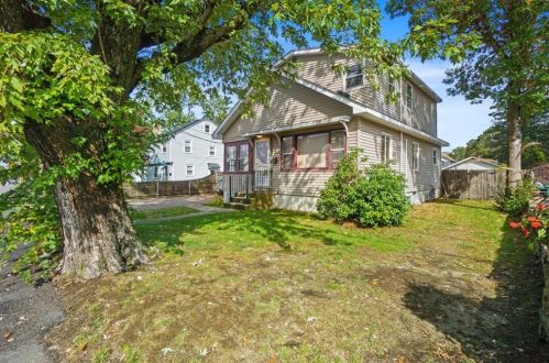 352 Chestnut St, Warwick, RI 02888-3119