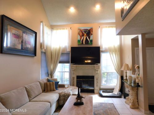184 Daisy Dr, East Freehold NJ  07728-4082 exterior