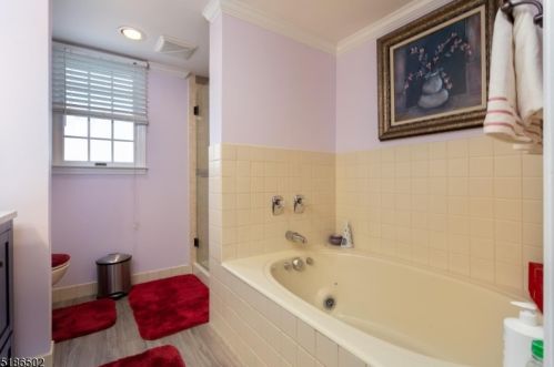 1 Quartz Ln, Paterson NJ  07501-3300 exterior