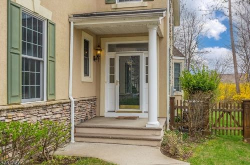17 Wyckoff Way, Chester, NJ 07930-2474