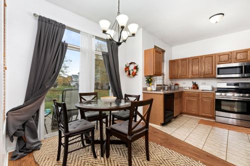 561 Pinebrook Dr, Lemont IL  60490-3173 exterior