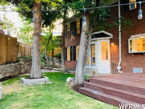 2992 Tracy Dr, Sandy UT 84093-2026 exterior