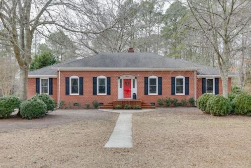 19102 Lakeside Dr, Courtland, VA 23837-2634